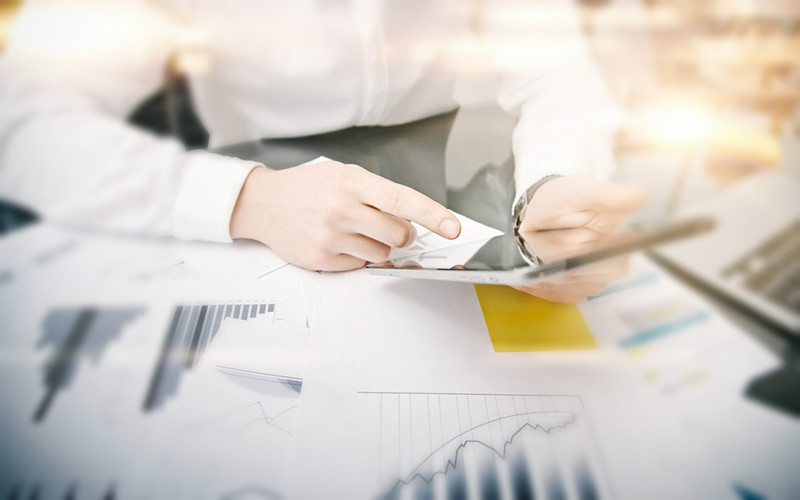 为什么有些灯布、压克力上贴膜后会产生气泡